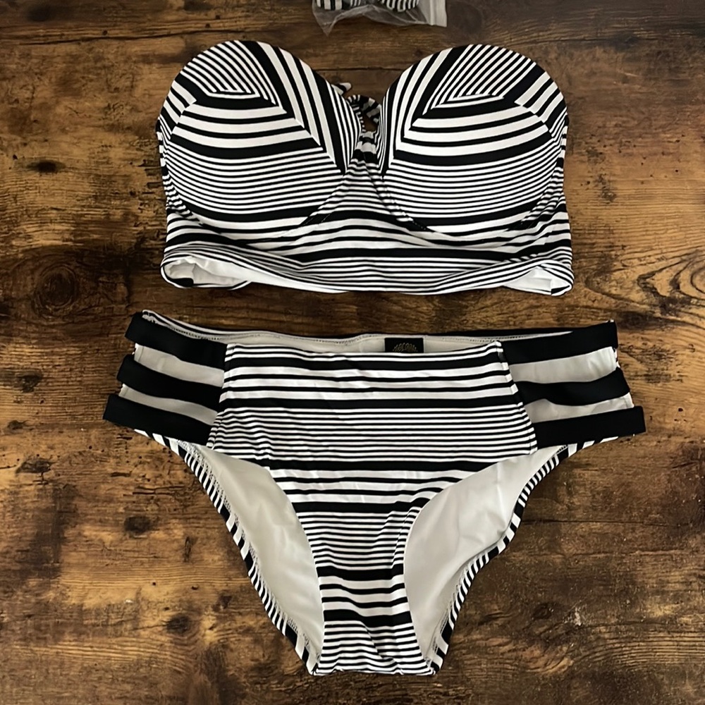 NEW Sunn Lab Women’s Striped Bikini Top & Bottom, Black/White, Small